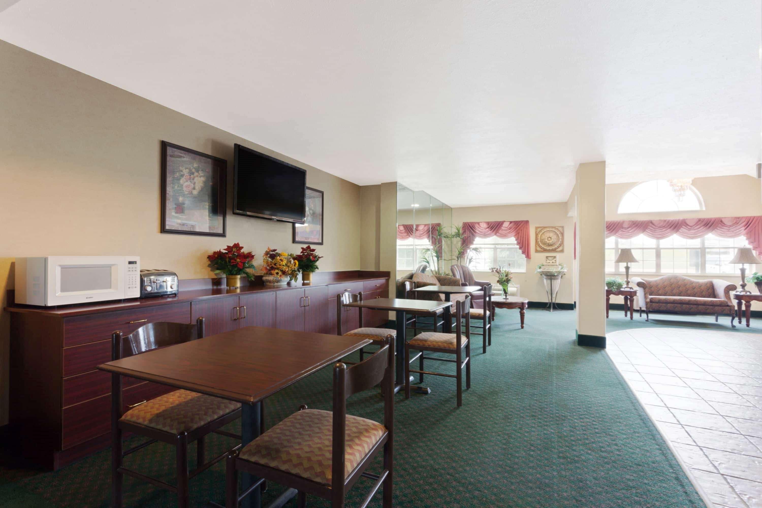Microtel Inn & Suites By Wyndham Brandon Kültér fotó