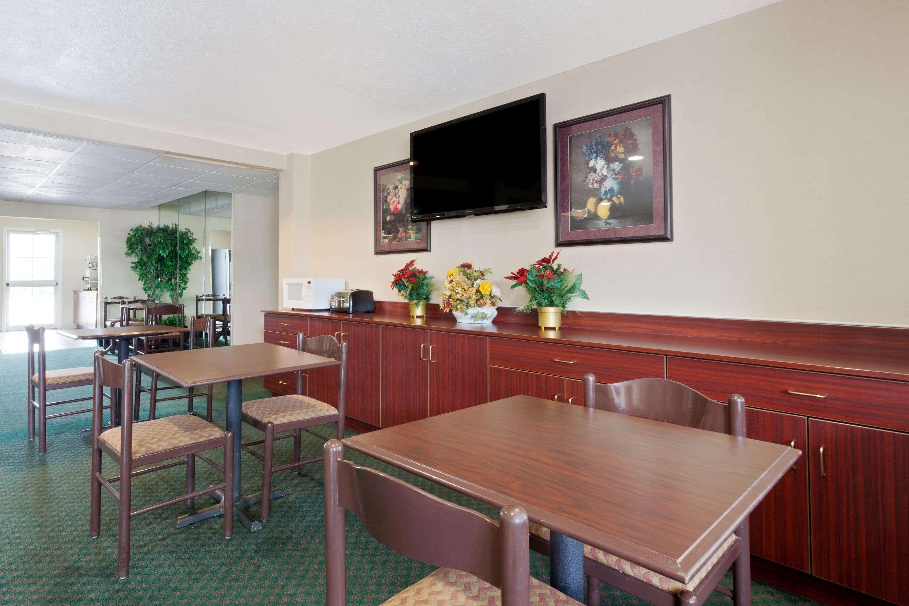 Microtel Inn & Suites By Wyndham Brandon Kültér fotó